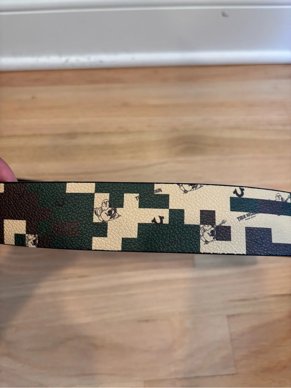 True Religion camouflage horseshoe buckle belt size 34